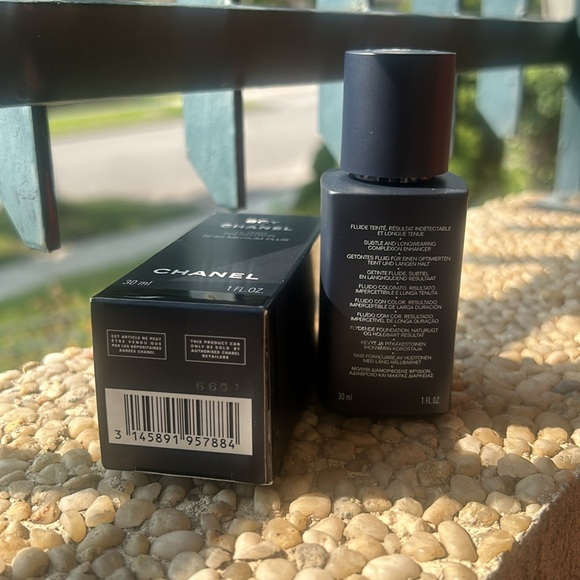 Boy De Chanel Le Teint Foundation - Picture 4 of 4